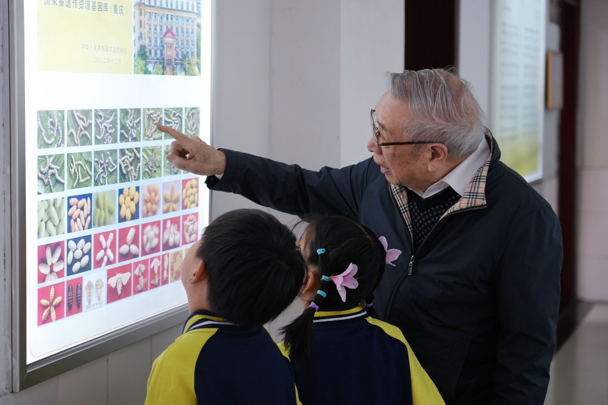 文件名稱:7.2025年4月院士爺爺和小朋友一起開展科學探究活動.jpg原圖大小:14.56MB